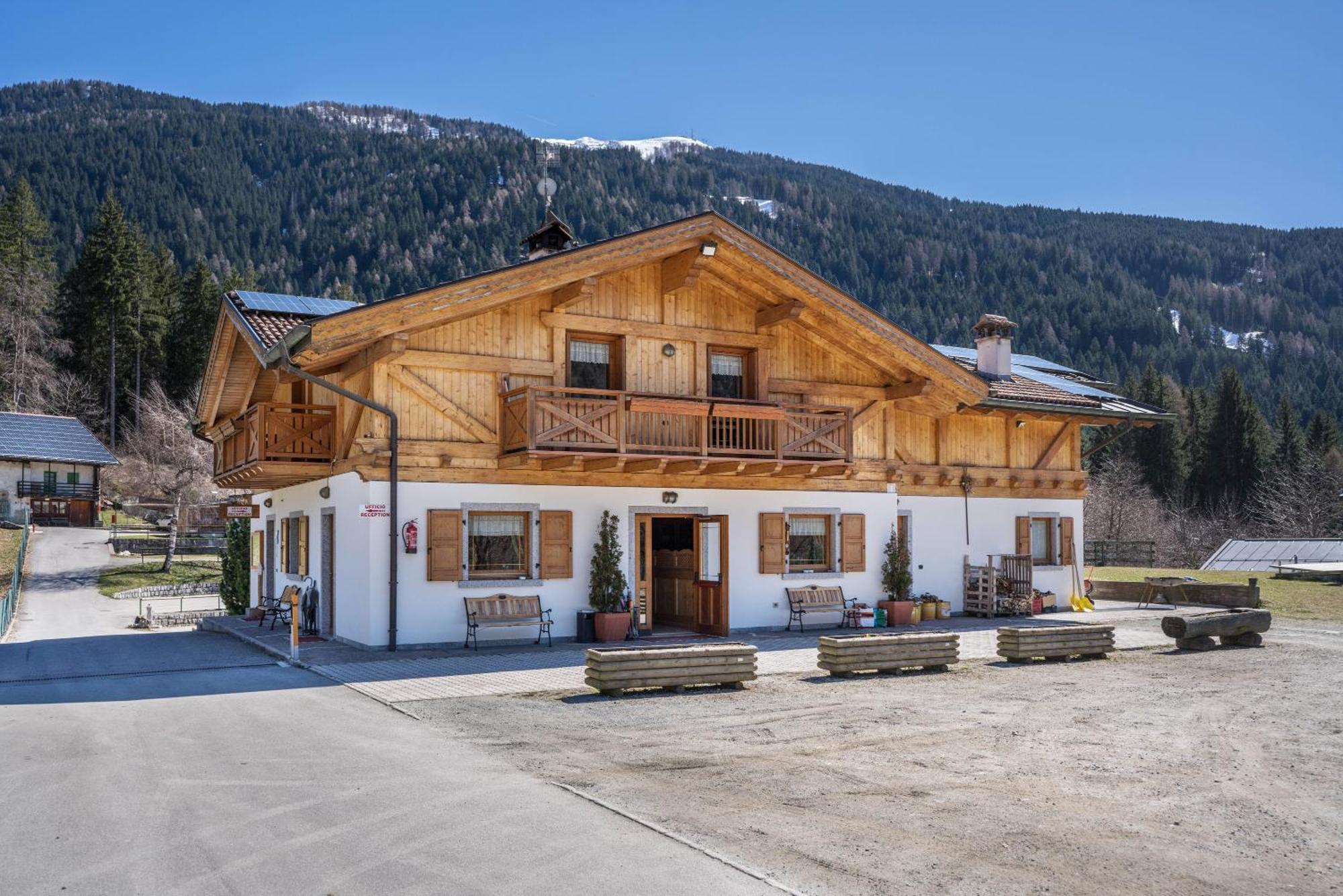 Вилла Chalet Camping Fae 3 Мадонна-ди-Кампильо Экстерьер фото